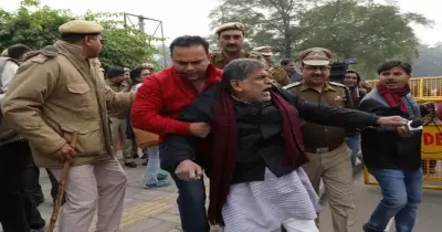 15 صورة توثق سحل الشرطة الهندية للنساء خلال المظاهرات