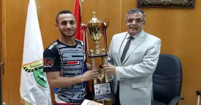 جامعة بنها تكرم الطالب الفائز ببطولة العالم في «الكيك بوكسينج» (صور)