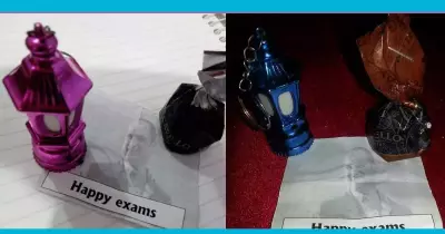 فانوس رمضان وشيكولاتة.. دكتور بـ«إعلام المنصورة» يوزع هدايا على الطلاب في الامتحان