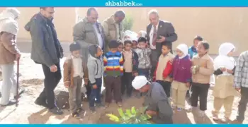 جامعة أسيوط تزرع 45 شجرة بمعهد ابتدائي
