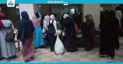 إقبال كبير من طالبات جامعة الأزهر على معرض ملابس «زهرة مصر»