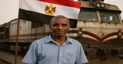 تكريم عامل مزلقان بني سويف من وزيرين وصرف مكافأة مالية