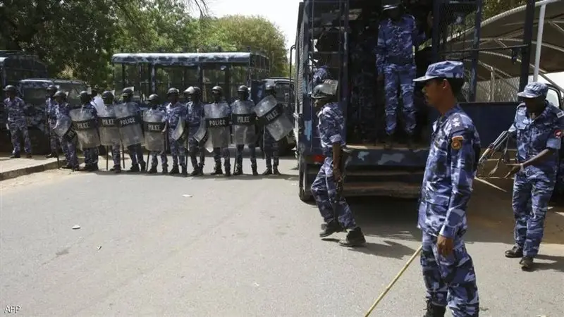 مقتل وإصابة سائقي شاحنات مصريين في الخرطوم.. القبض على الجاني