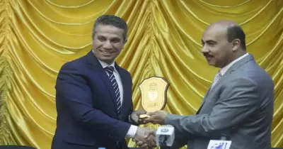 جامعة الفيوم تكرم المتحدث العسكري السابق