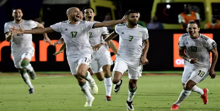  الاعتداء على لاعب جزائري عقب انتهاء الشوط الأول في نهائي أمم أفريقيا 