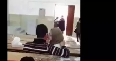 حقيقة فيديو القبلات بين طالب وطالبة بالمدرج
