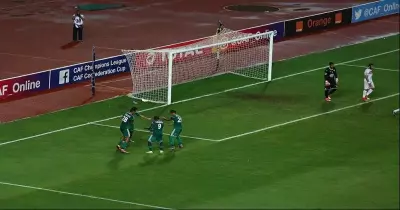 بالصور.. جماهير الزمالك تشتبك مع الأمن في محيط برج العرب