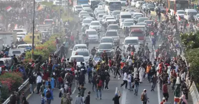 قتلي ومصابون في مظاهرات ضد قوانين تمنع الزنا والمثلية في إندونيسيا