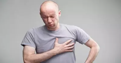 أسباب جلطة الرئة وأعرضها بعد إصابة كريم فهمي