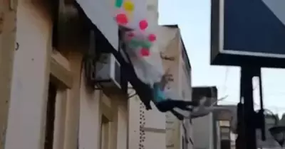 فيديو سقوط شاب من أعلي مسجد وتفاصيل حالته