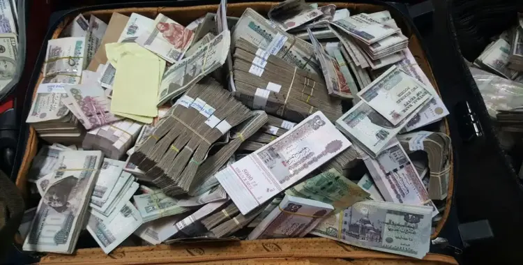  موظف بالبنك الأهلي يختلس 15 مليون جنيه من مسؤول كويتي رفيع.. الضحية معروف 