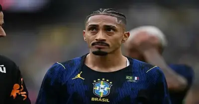 هل رافينيا مات؟.. حقيقة ماحدث للاعب برشلونة