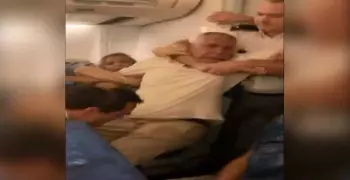 تفاصيل الاعتداء على راكب مصري وزوجته داخل طائرة في رومانيا