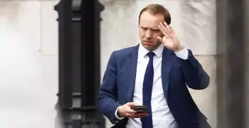 بعد رئيس الوزراء بوريس جونسون.. وزير الصحة البريطاني يعلن إصابته بكورونا