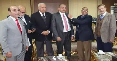 منح رئيس جامعة بني سويف العضوية الشرفية في نادي روتاري