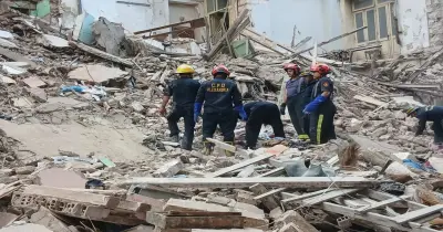 انهيار عقار في منطقة العطارين بالإسكندرية اليوم.. صور مؤلمة للبحث عن المفقودين