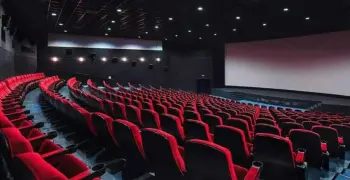 عمرو سلامة ينتقد سلوك بعض رواد السينما.. قلة ذوق وأدب