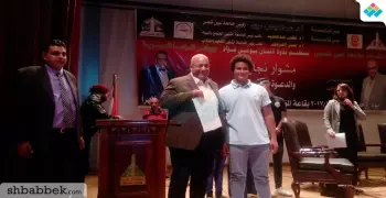 بيومي فؤاد لطلاب جامعة عين شمس: أنا بعت دهب مراتي علشان نعرف نعيش