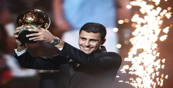 من هو رودري لاعب منتخب إسبانيا بعد فوزه بالكرة الذهبية 2026