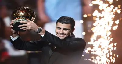 من هو رودري لاعب منتخب إسبانيا بعد فوزه بالكرة الذهبية 2026