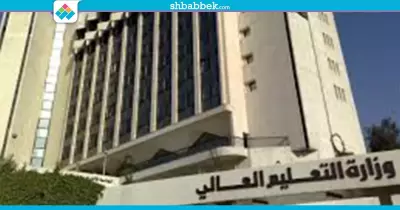 لجمع بيانات قطاعات الوزارة.. وزير التعليم العالي يجتمع بالمسئولين