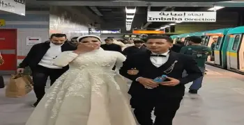 عريس إمبابة يكسر المألوف وينقل الكوشة إلى مترو الأنفاق
