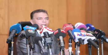 شاهد| وزير النقل يكشف مصير سائقي قطار الإسكندرية: «قفزوا قبل الحادث»