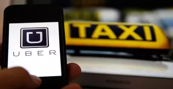 طالبة بجامعة القاهرة تتعرض للسرقة في مواصلة تاكسي «أوبر» (فيديو)