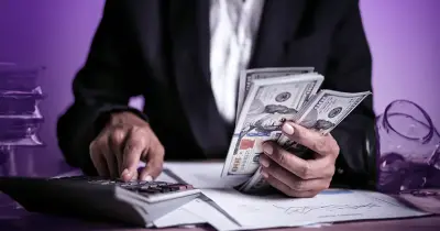 من المسؤول عن تدريس مادة الثقافة المالية لمرحلة البكالوريا والثانوية؟