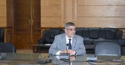 رئيس جامعة بنها يوجه لجنة تطوير التعليم بتقديم خطة ربع سنوية