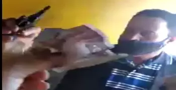 فيديو سيدة قطار منوف..أخذت حق راكب ضربه الكمسري أمام ابنته بسبب الغرامة