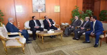 رئيس جامعة المنوفية يناقش قضايا أعضاء هيئة التدريس مع المحافظ
