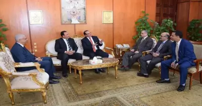 رئيس جامعة المنوفية يناقش قضايا أعضاء هيئة التدريس مع المحافظ