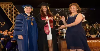 الجامعة الأمريكية بالقاهرة تحتفل بتخريج دفعات جديدة للبكالوريوس والدراسات العليا