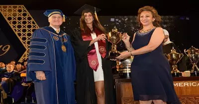 الجامعة الأمريكية بالقاهرة تحتفل بتخريج دفعات جديدة للبكالوريوس والدراسات العليا