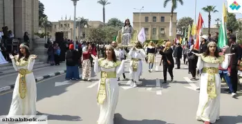 رئيس جامعة القاهرة يفتتح مهرجان الأسر الطلابية تحت شعار «بنفكر في بكرة» (صور)