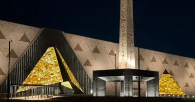 كم استغرق بناء المتحف المصري الكبير؟