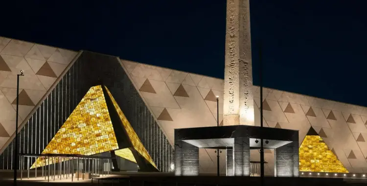  كم استغرق بناء المتحف المصري الكبير؟ 