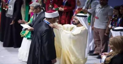 لفوزه في مسابقة «تحدي القراءة العربي».. جامعة الأزهر تكرم الطالب شريف سيد