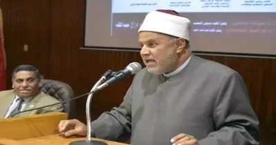 نائب رئيس جامعة الأزهر يشرح للطلاب أهمية التعديلات الدستورية ويستعرض إنجازات السيسي