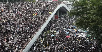 مقتل وإصابة 81 شخصا في مواجهات بين الشرطة والمتظاهرين في هونح كونج