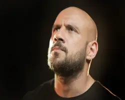 أحمد مكي يعود إلى السينما بعد غياب 13 عاما بفيلم فرصة سعيدة
