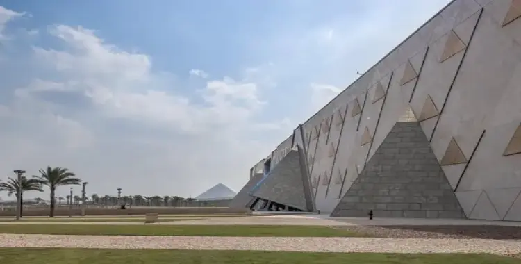  سبب تأجيل افتتاح المتحف المصري الكبير والموعد الجديد 