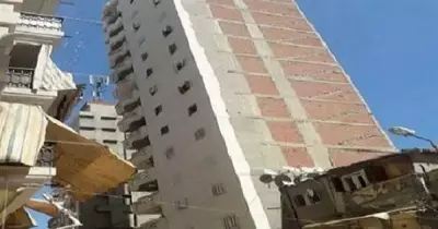قرار بإزالة عقار مائل في الدقي.. محافظ الجيزة: يهدد المواطنين