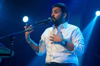 الشاعر عمرو حسن: متجوز من 4 شهور وفضلت الخصوصية احتراما لزوجتي