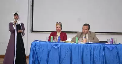 إلقاء شعر وأغاني وطنية.. تربية السويس تحتفل بالعام الجديد