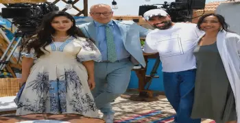 قصة مسلسل آخر شقة فوق..  يناقش قضايا الشباب