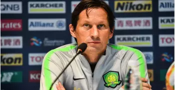 روجر شميت.. تعرف على أقرب المرشحين لقيادة الأهلي وماذا قال عنه «ساديو ماني»