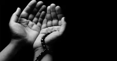 دعاء للأب المتوفي في عيد الفطر 2026.. كلمات مؤثرة تصله في قبره وتؤنس وحشته