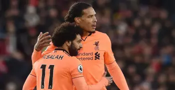 فان دايك يعلق على «قصّة شعر» محمد صلاح.. هذه نصيحته للفرعون المصري
